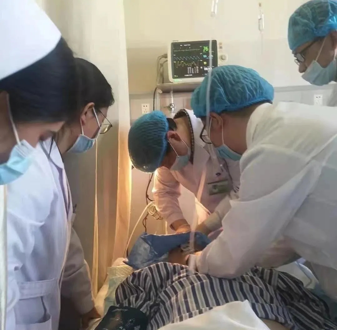 神经外科副主任医师张川抢救危重脑出血病人